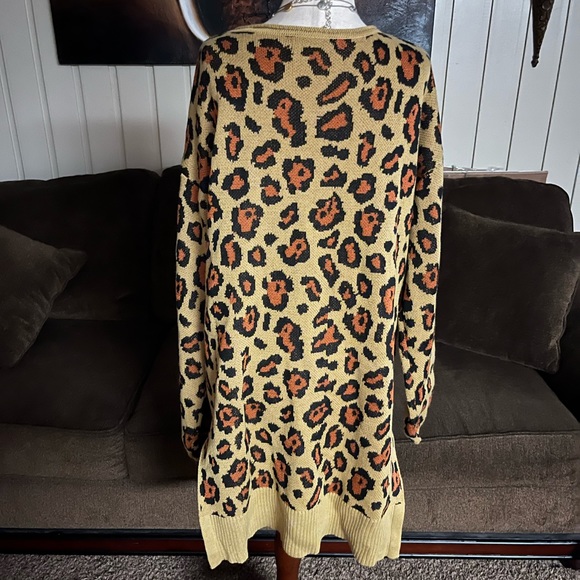 Lucky & Blessed • Women • Safari Design • Large • Brown/ Black •Tunic Sweater - Picture 7 of 16